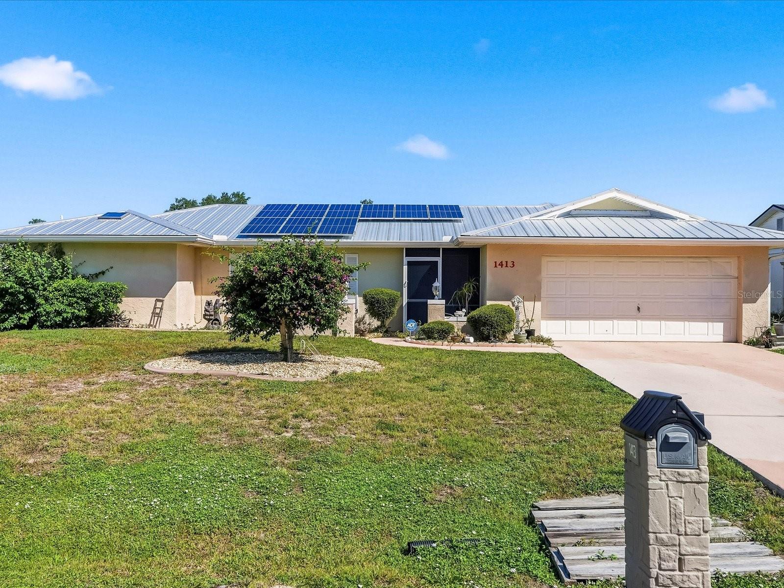 Single Family Residence em PORT CHARLOTTE, FL - Daniel Dourado