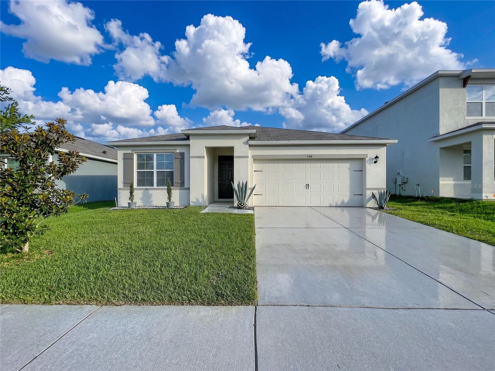 Single Family Residence in DAVENPORT, FL - Daniel Dourado