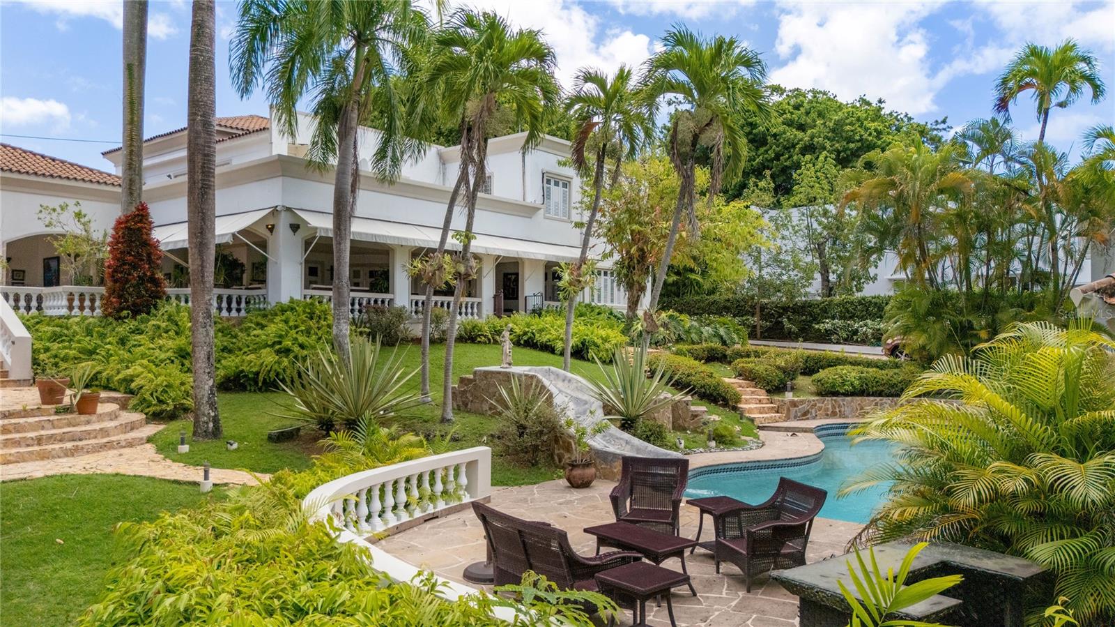 Single Family Residence in GUAYNABO, PR - Daniel Dourado