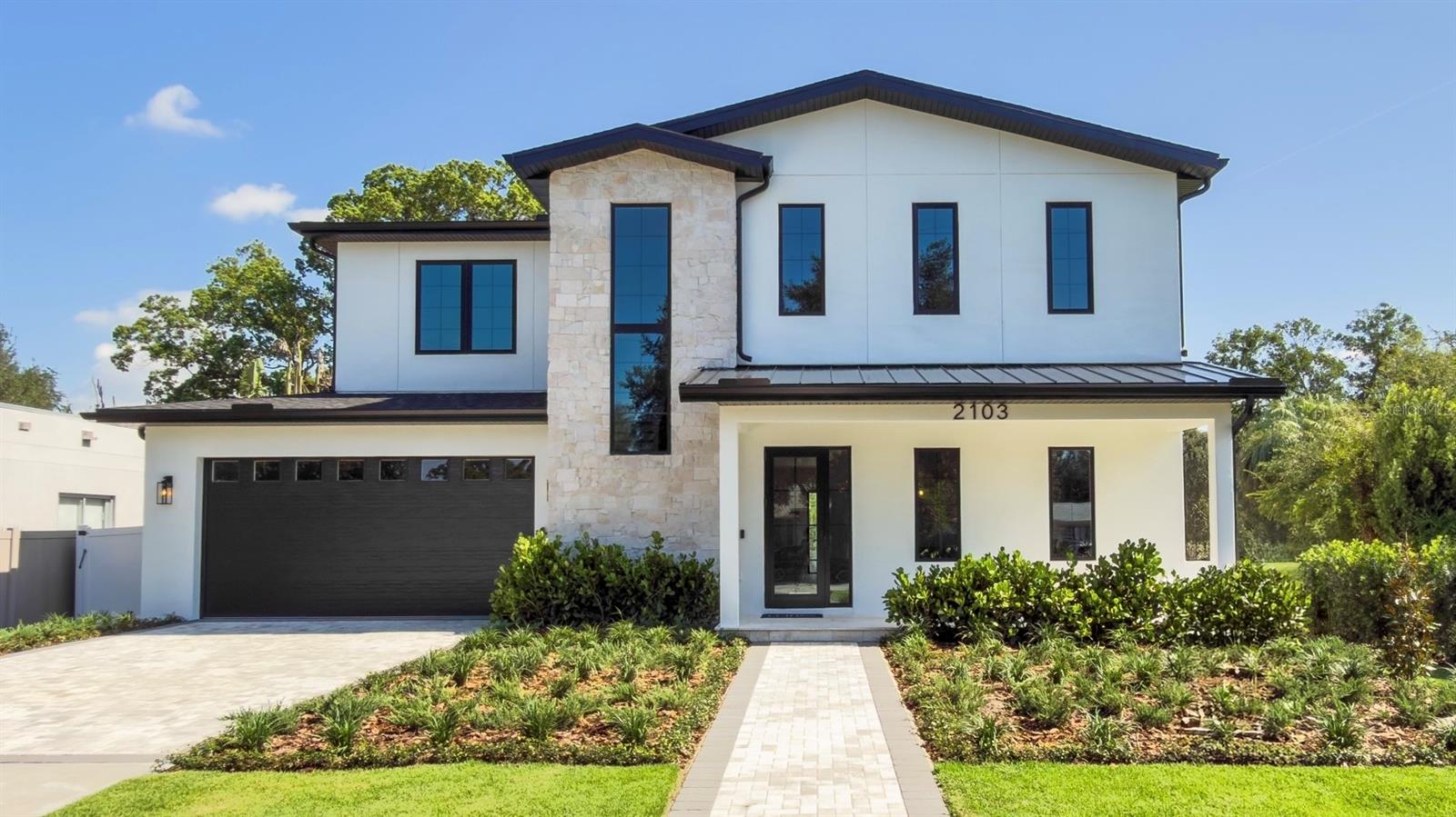 Single Family Residence in ORLANDO, FL - Daniel Dourado