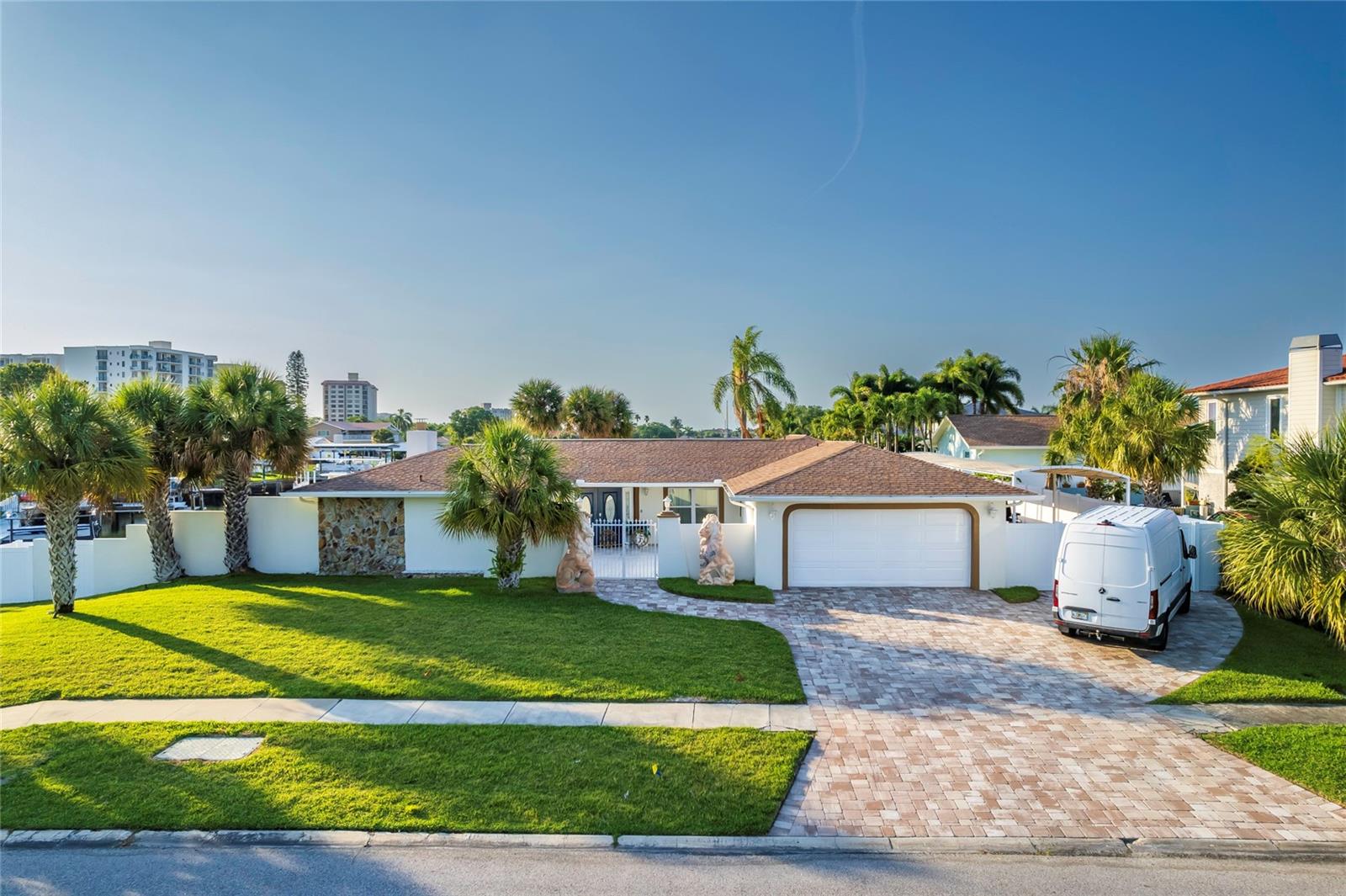 Single Family Residence em CLEARWATER BEACH, FL - Daniel Dourado