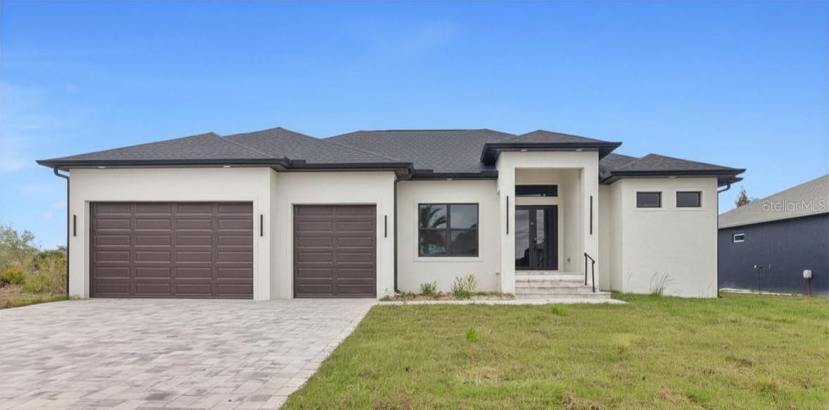 Single Family Residence em PORT CHARLOTTE, FL - Daniel Dourado
