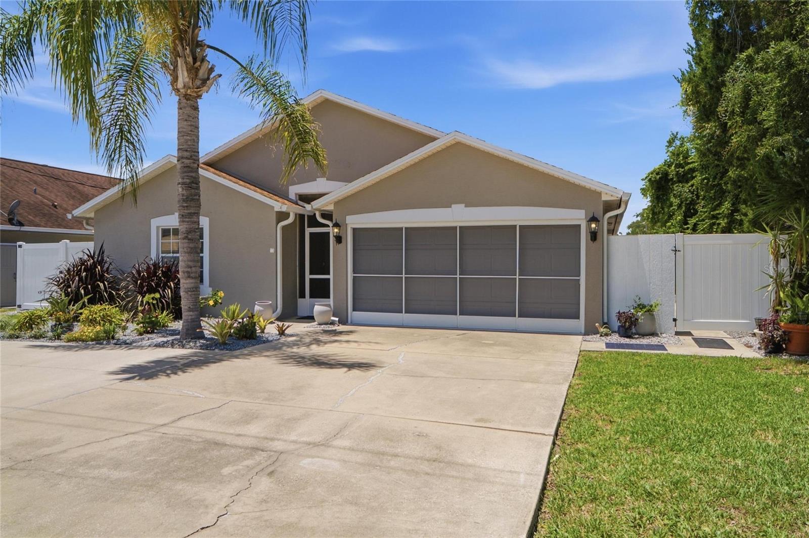 Single Family Residence in PALM COAST, FL - Daniel Dourado