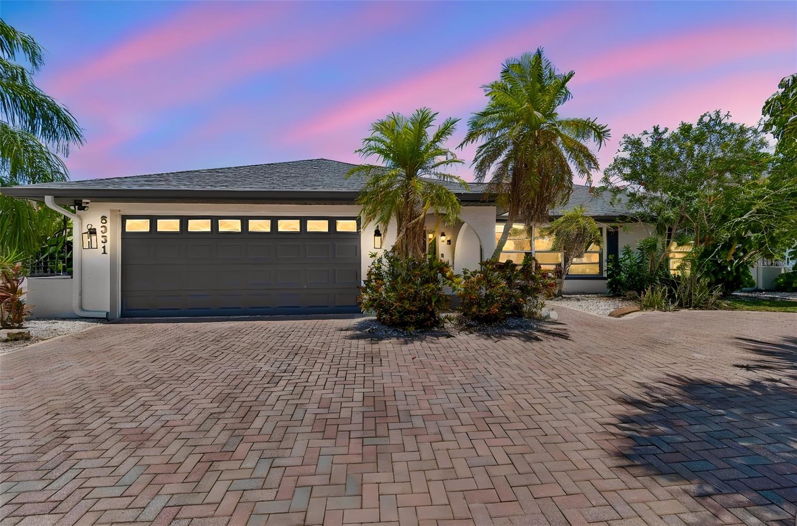 Single Family Residence in APOLLO BEACH, FL - Daniel Dourado