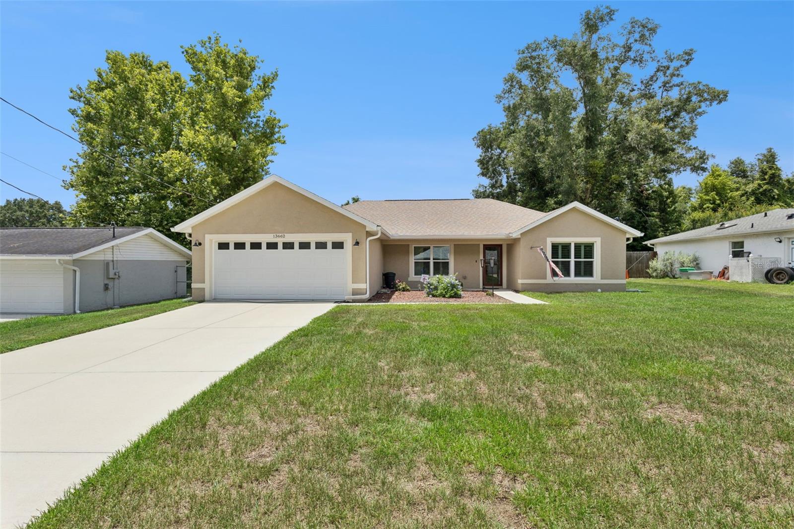 Single Family Residence in SUMMERFIELD, FL - Daniel Dourado