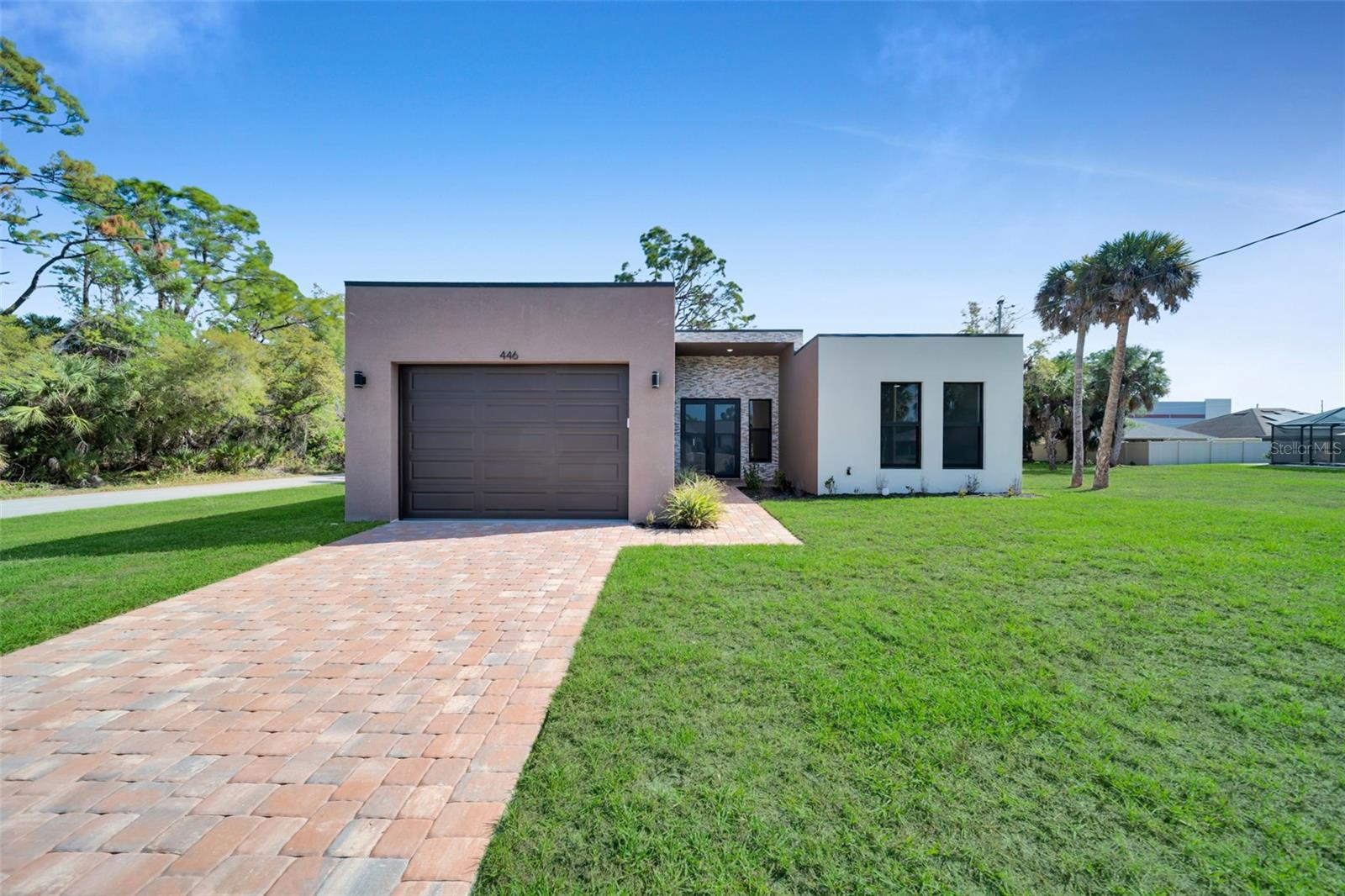 Single Family Residence em PORT CHARLOTTE, FL - Daniel Dourado