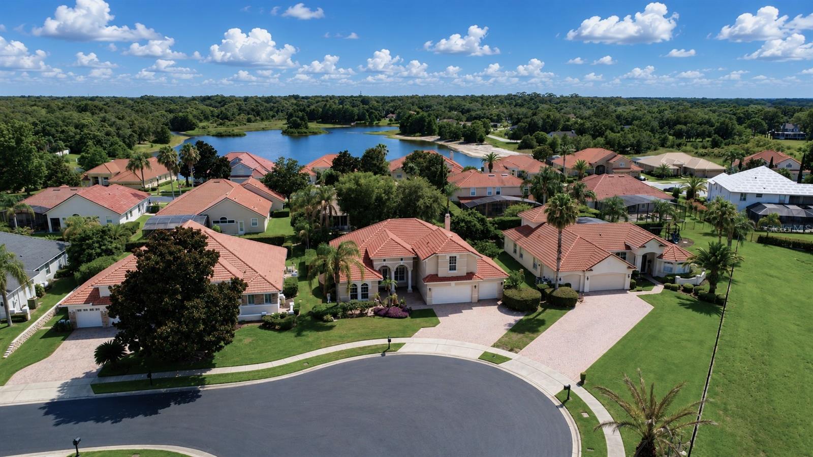 Single Family Residence in LONGWOOD, FL - Daniel Dourado