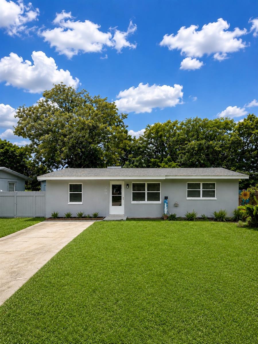 Single Family Residence in EDGEWATER, FL - Daniel Dourado