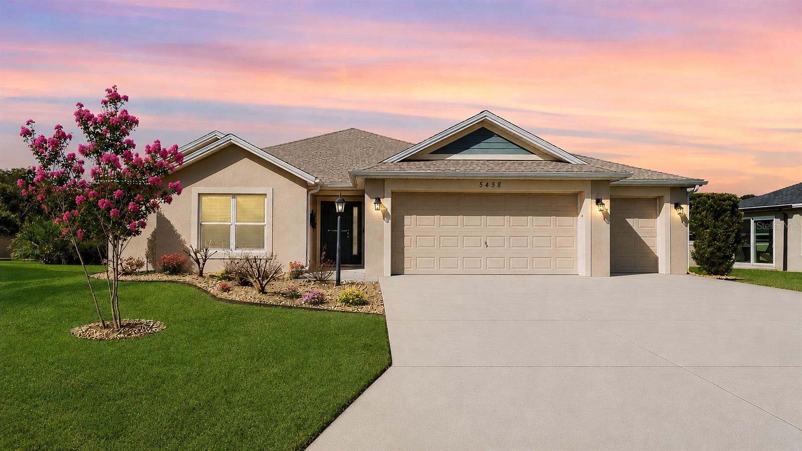 Single Family Residence in THE VILLAGES, FL - Daniel Dourado
