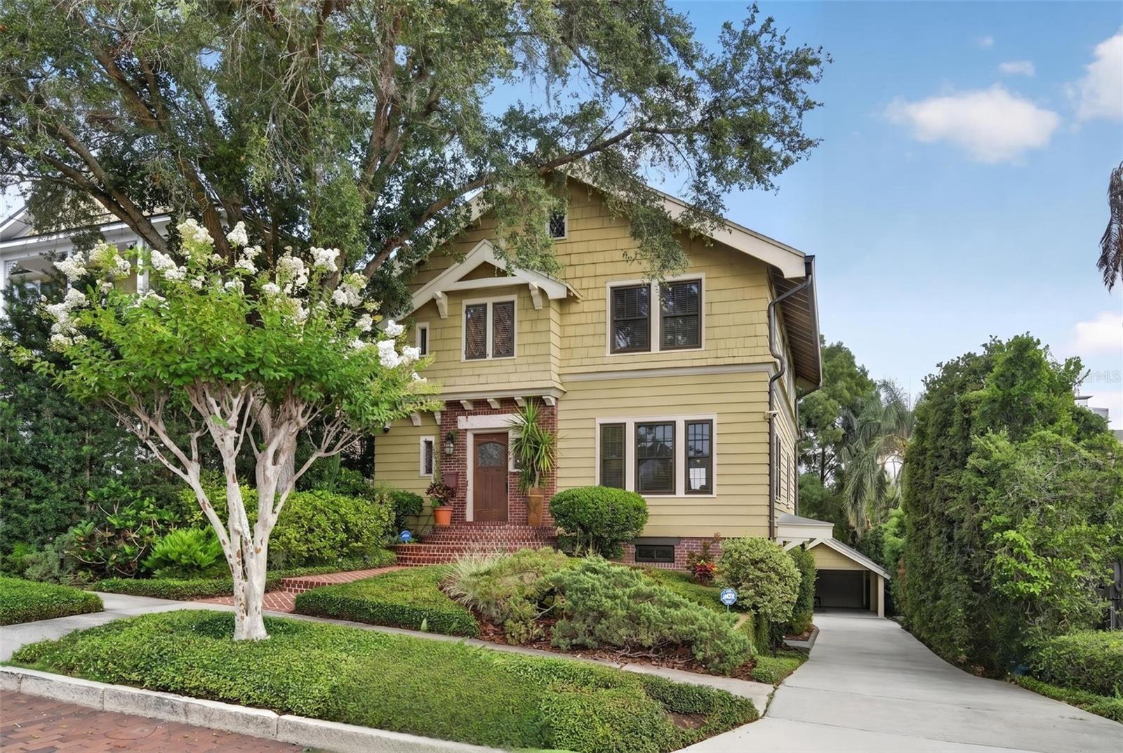 Single Family Residence in ORLANDO, FL - Daniel Dourado