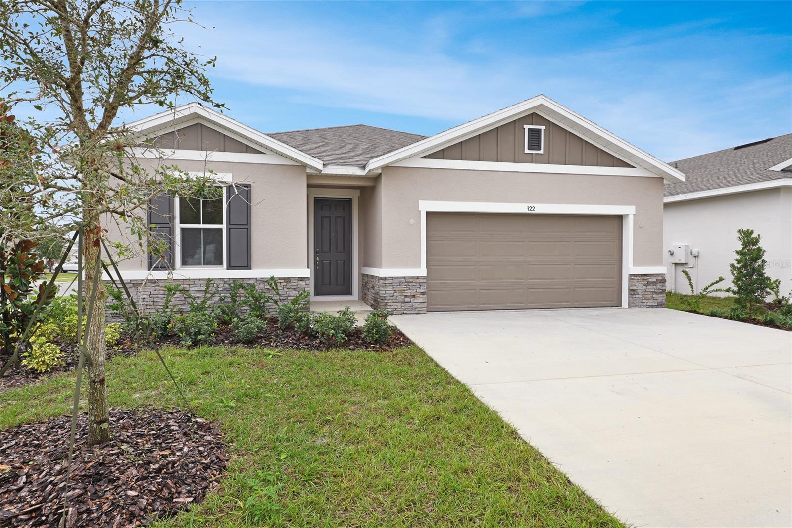Single Family Residence in DELAND, FL - Daniel Dourado