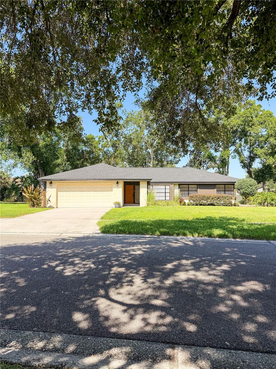 Single Family Residence in PLANT CITY, FL - Daniel Dourado