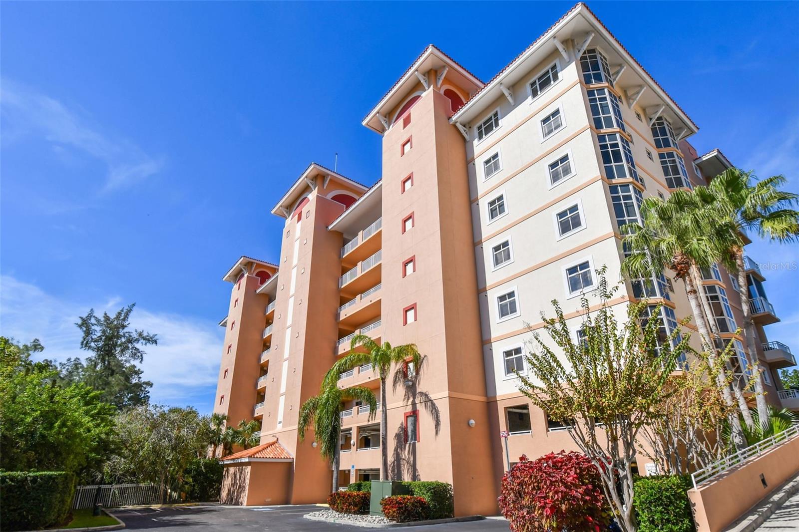 Condominium in ST PETERSBURG, FL - Daniel Dourado