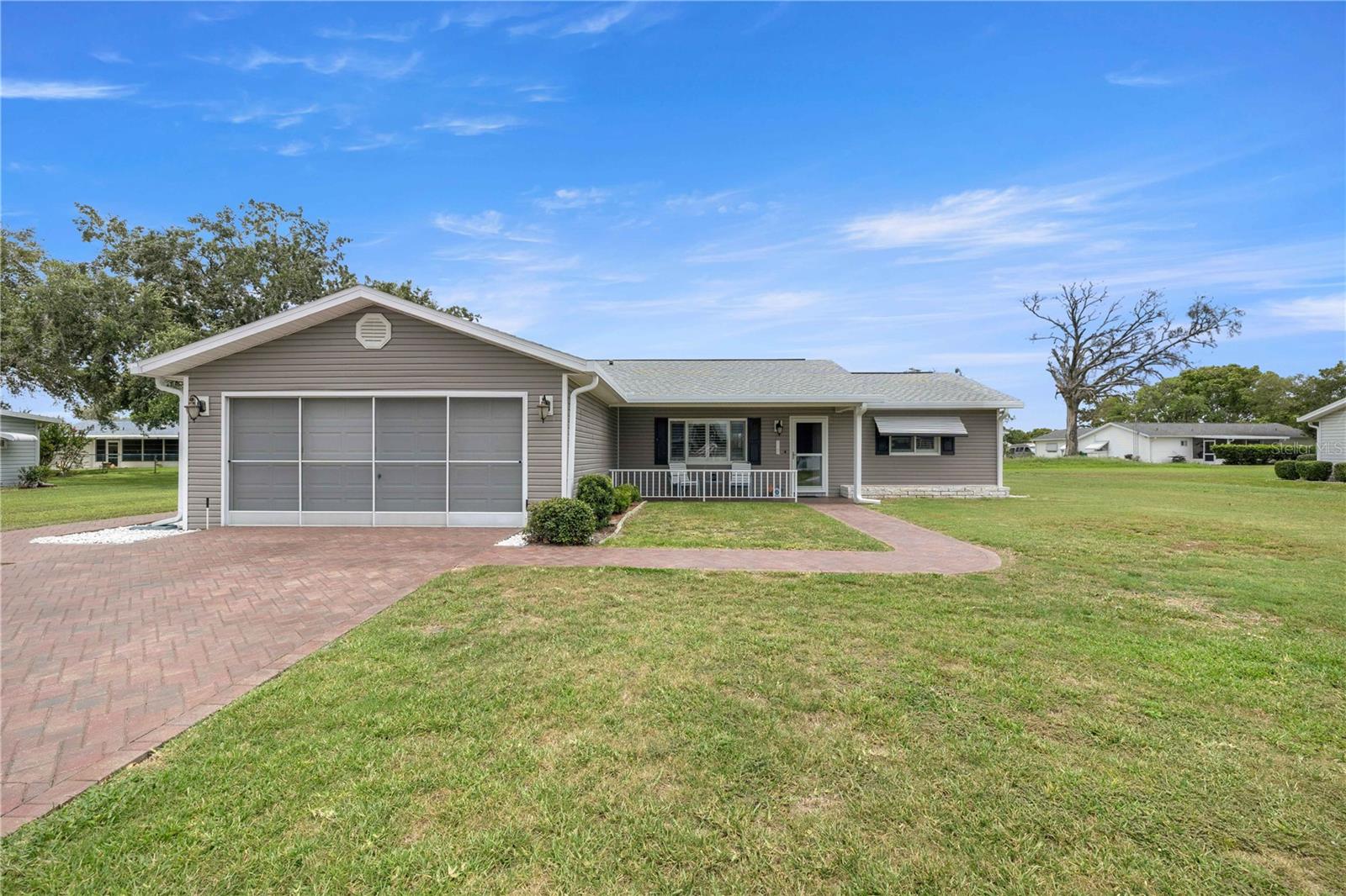 Single Family Residence in SUMMERFIELD, FL - Daniel Dourado