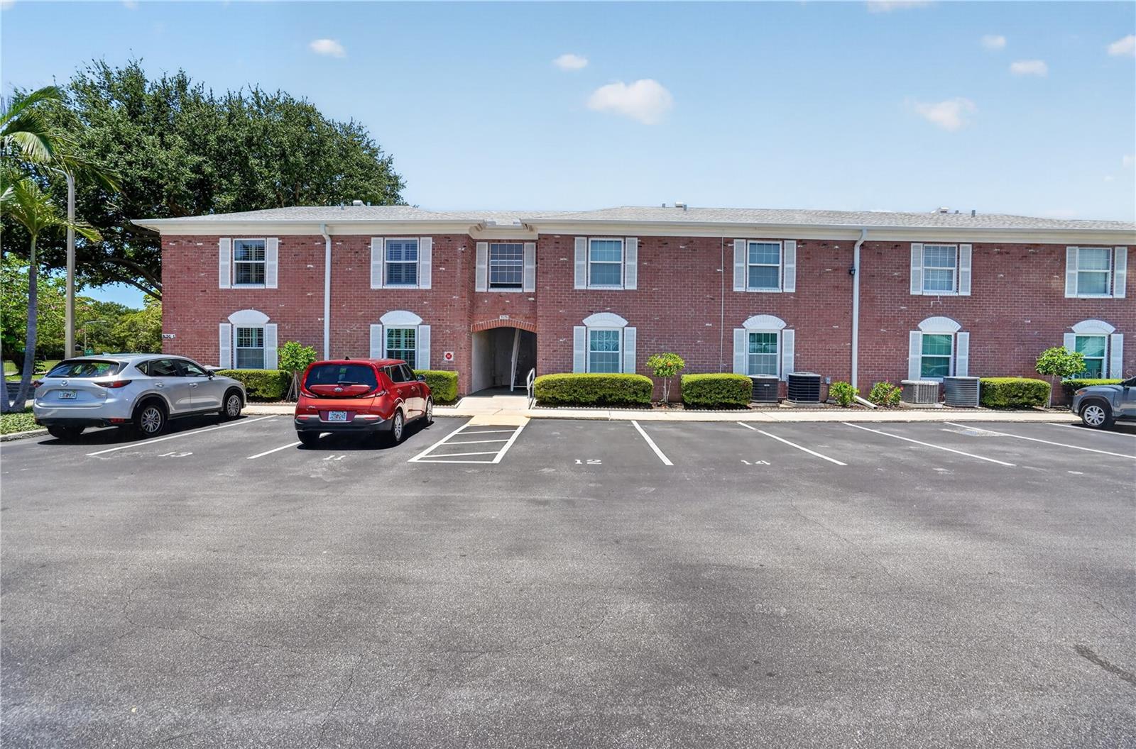 Condominium in ST PETERSBURG, FL - Daniel Dourado