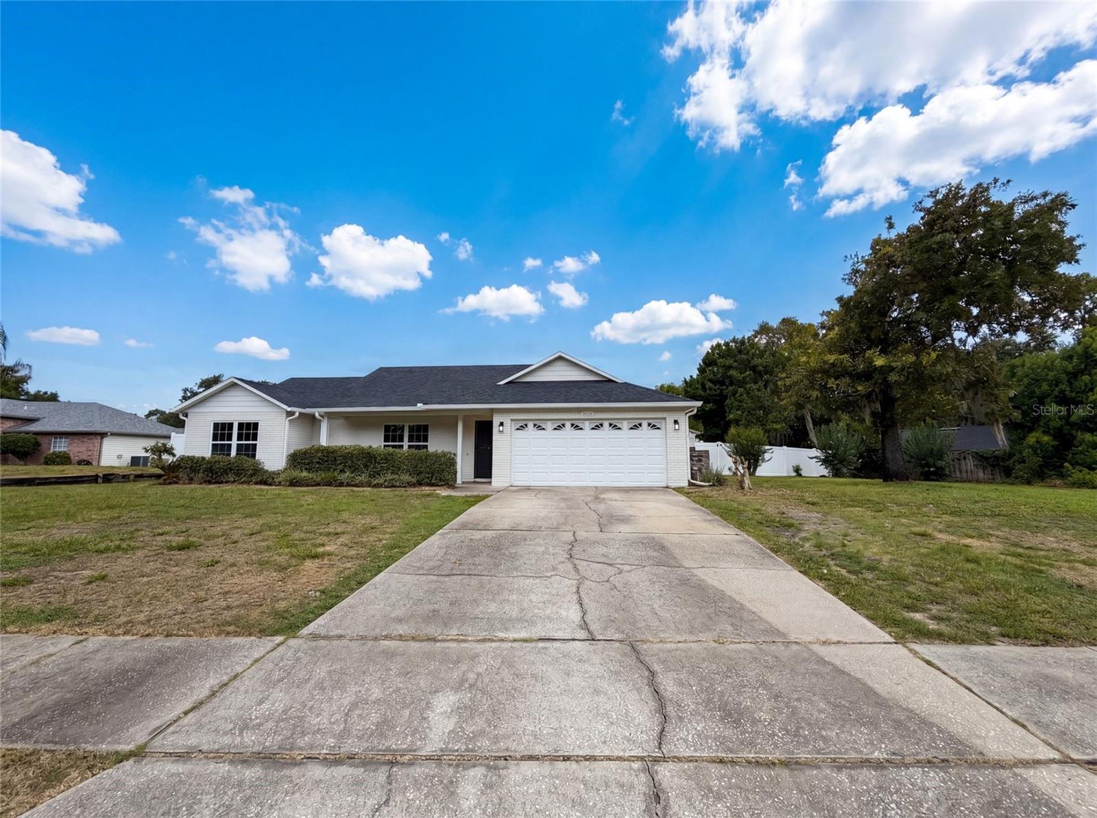 Single Family Residence in DELAND, FL - Daniel Dourado
