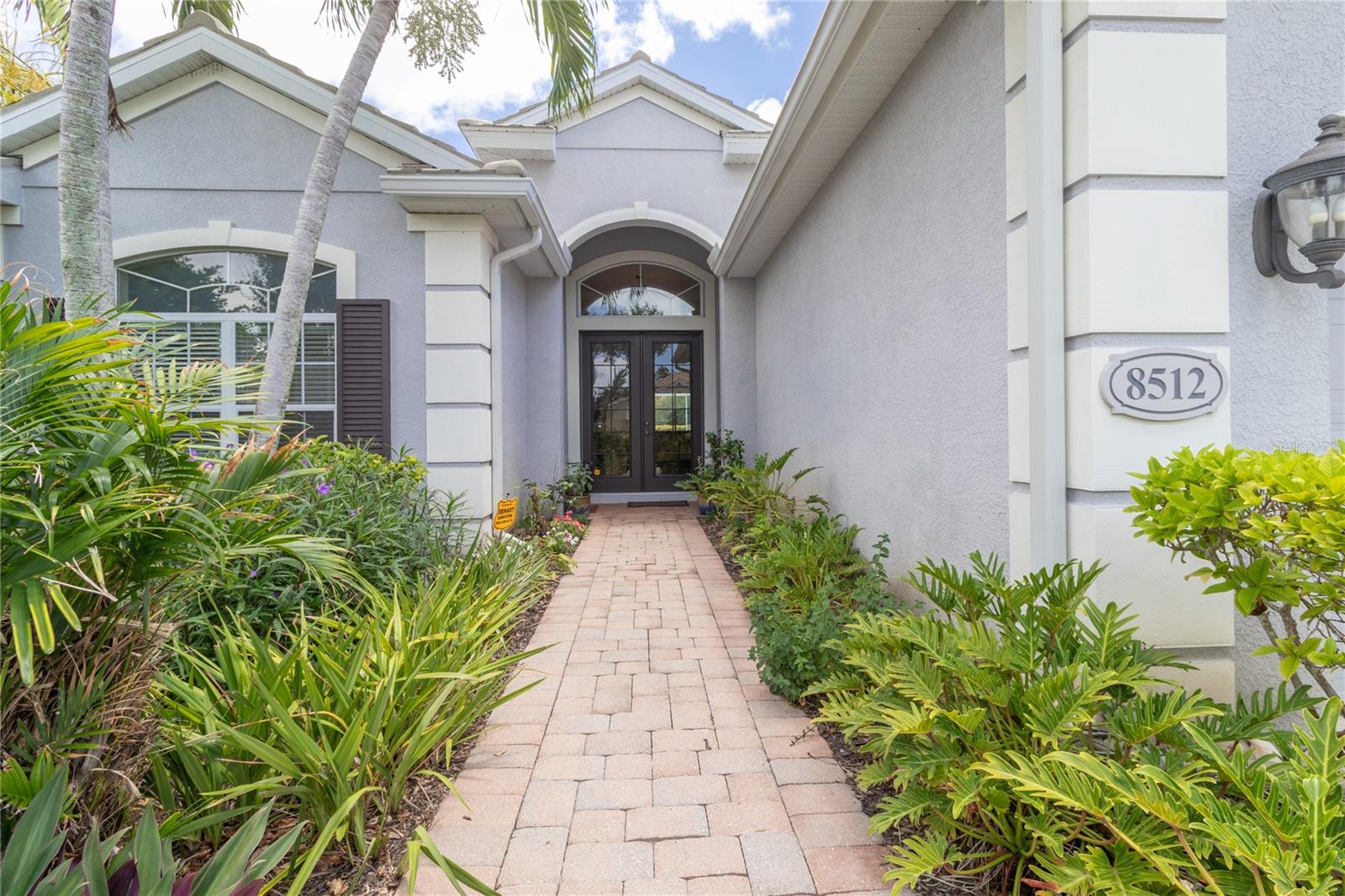 Single Family Residence in BRADENTON, FL - Daniel Dourado