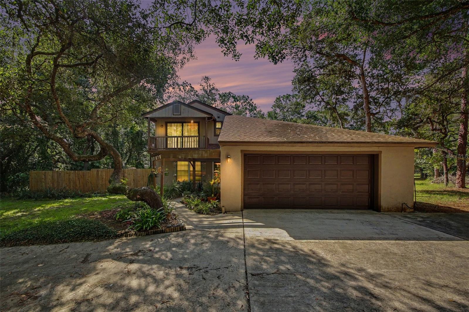Single Family Residence em OVIEDO, FL - Daniel Dourado