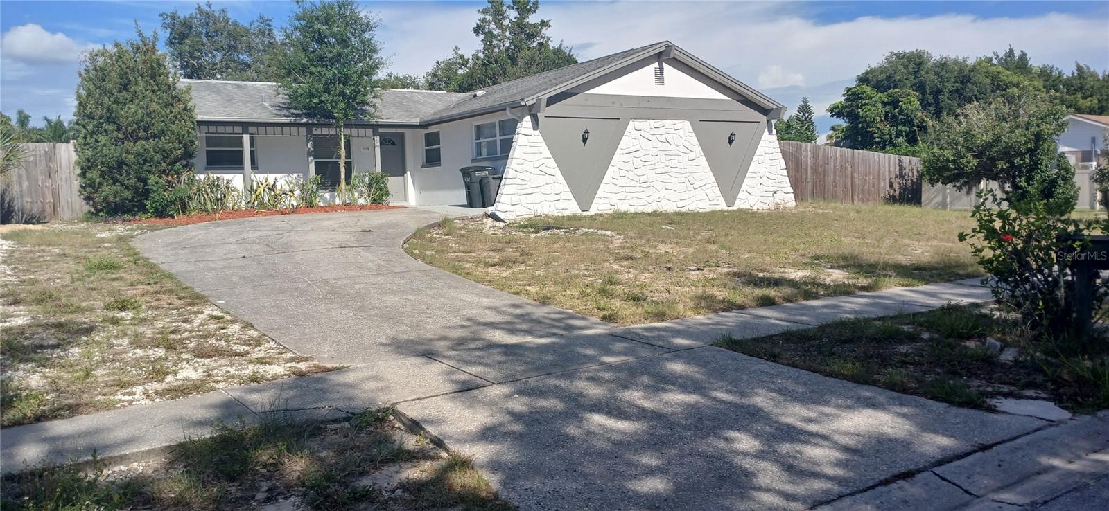 Single Family Residence in TARPON SPRINGS, FL - Daniel Dourado
