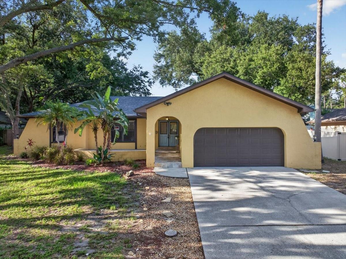 Single Family Residence in PALM HARBOR, FL - Daniel Dourado