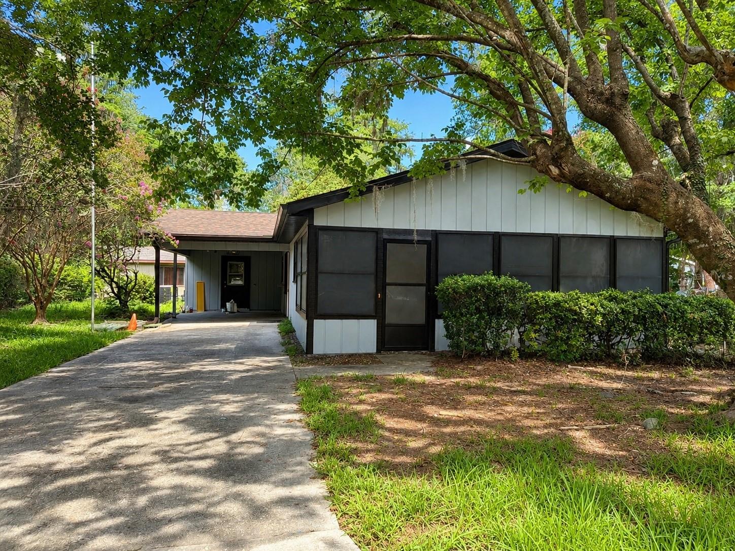 Single Family Residence in GAINESVILLE, FL - Daniel Dourado