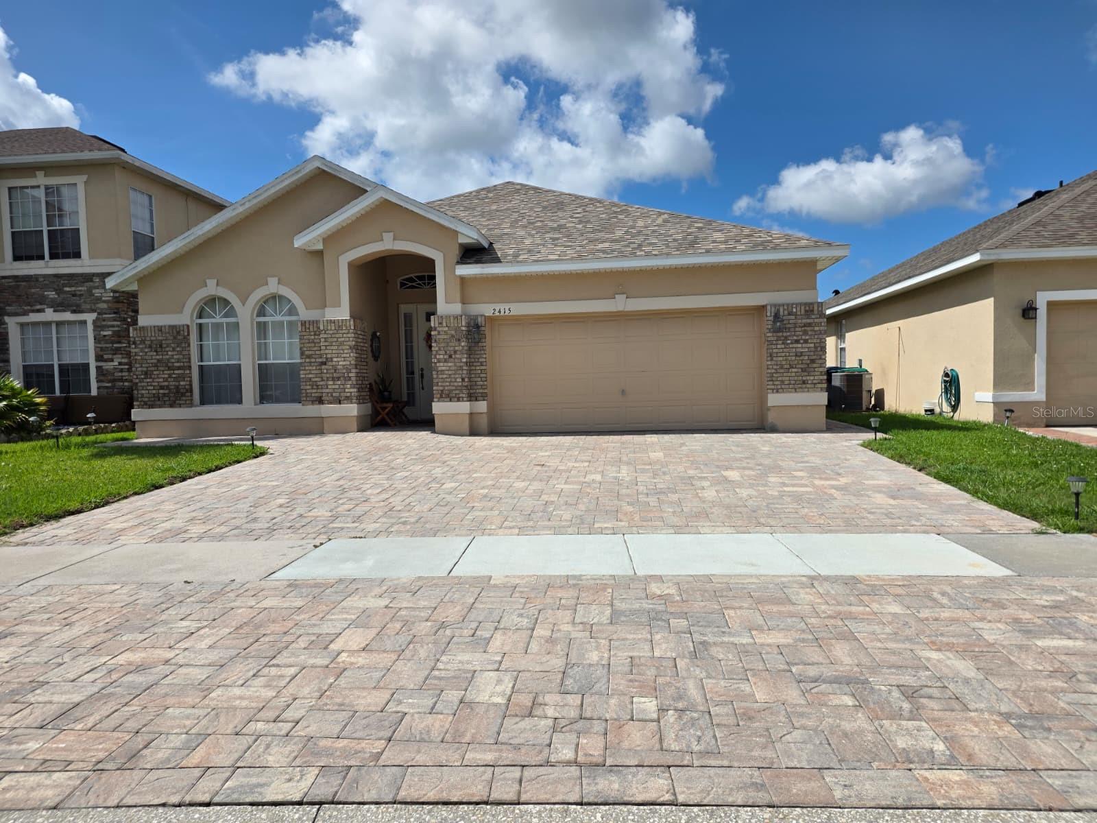 Single Family Residence in ORLANDO, FL - Daniel Dourado