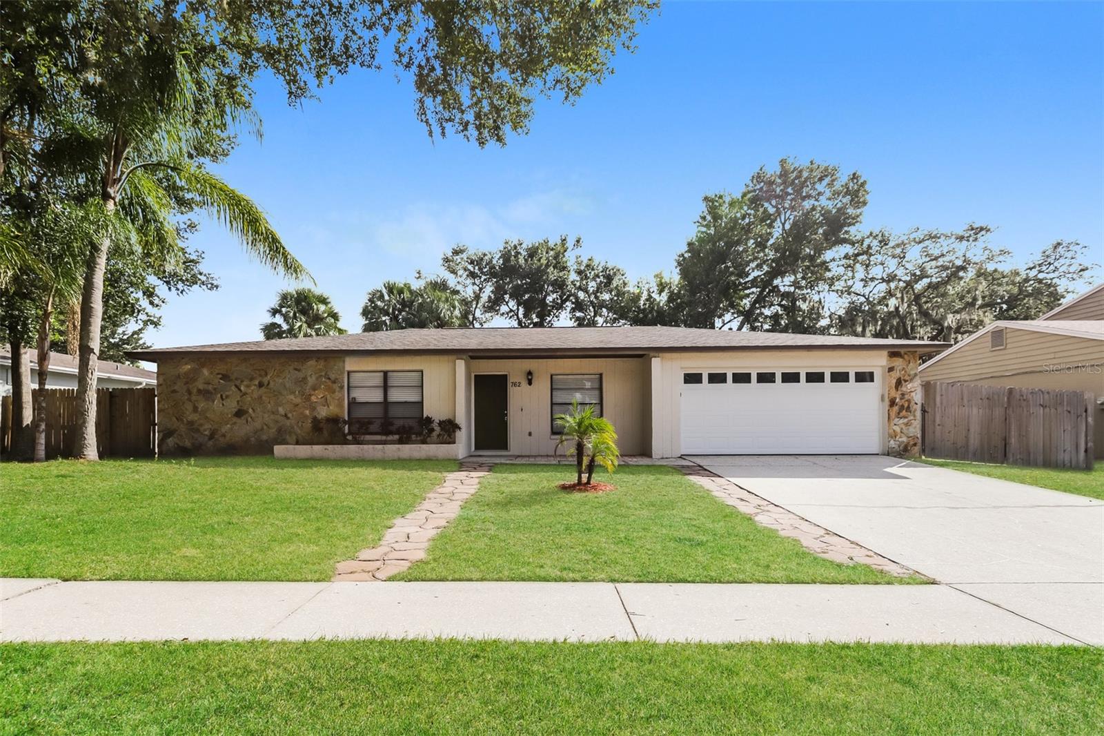 Single Family Residence in BRANDON, FL - Daniel Dourado