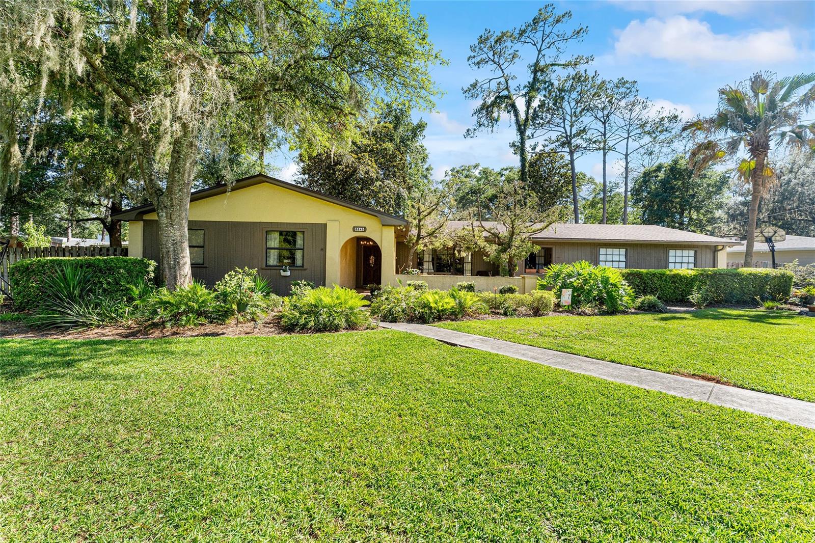 Single Family Residence in GAINESVILLE, FL - Daniel Dourado