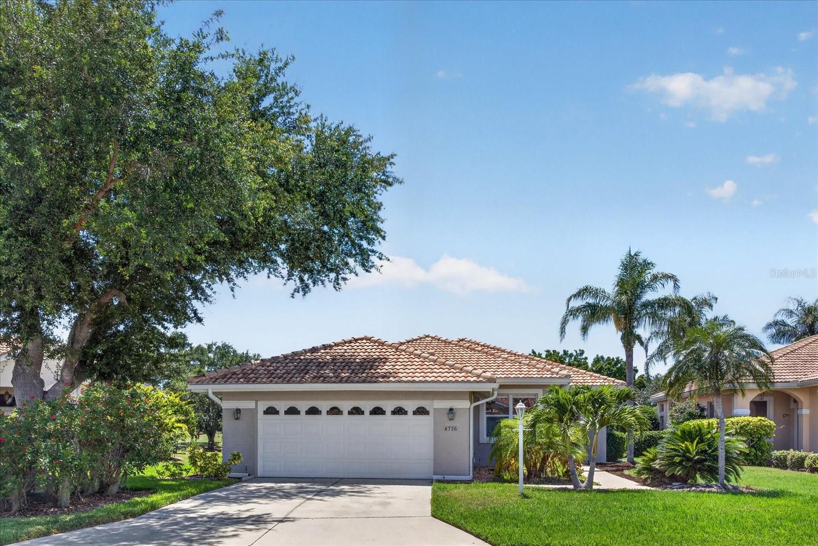 Single Family Residence in BRADENTON, FL - Daniel Dourado