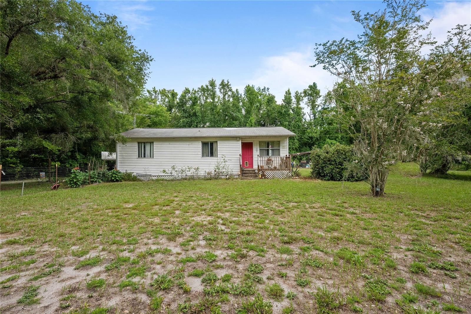 Single Family Residence in WEBSTER, FL - Daniel Dourado