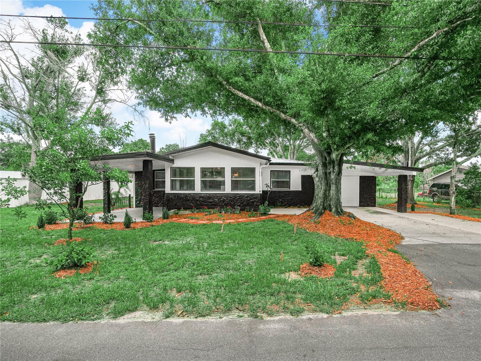 Single Family Residence in FROSTPROOF, FL - Daniel Dourado