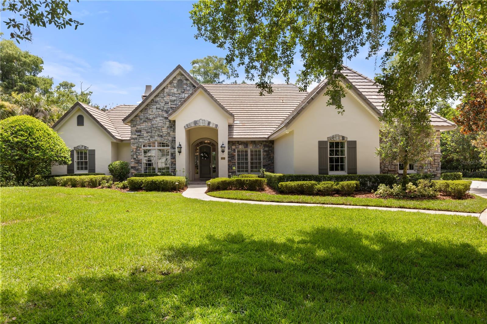 Single Family Residence in ORLANDO, FL - Daniel Dourado