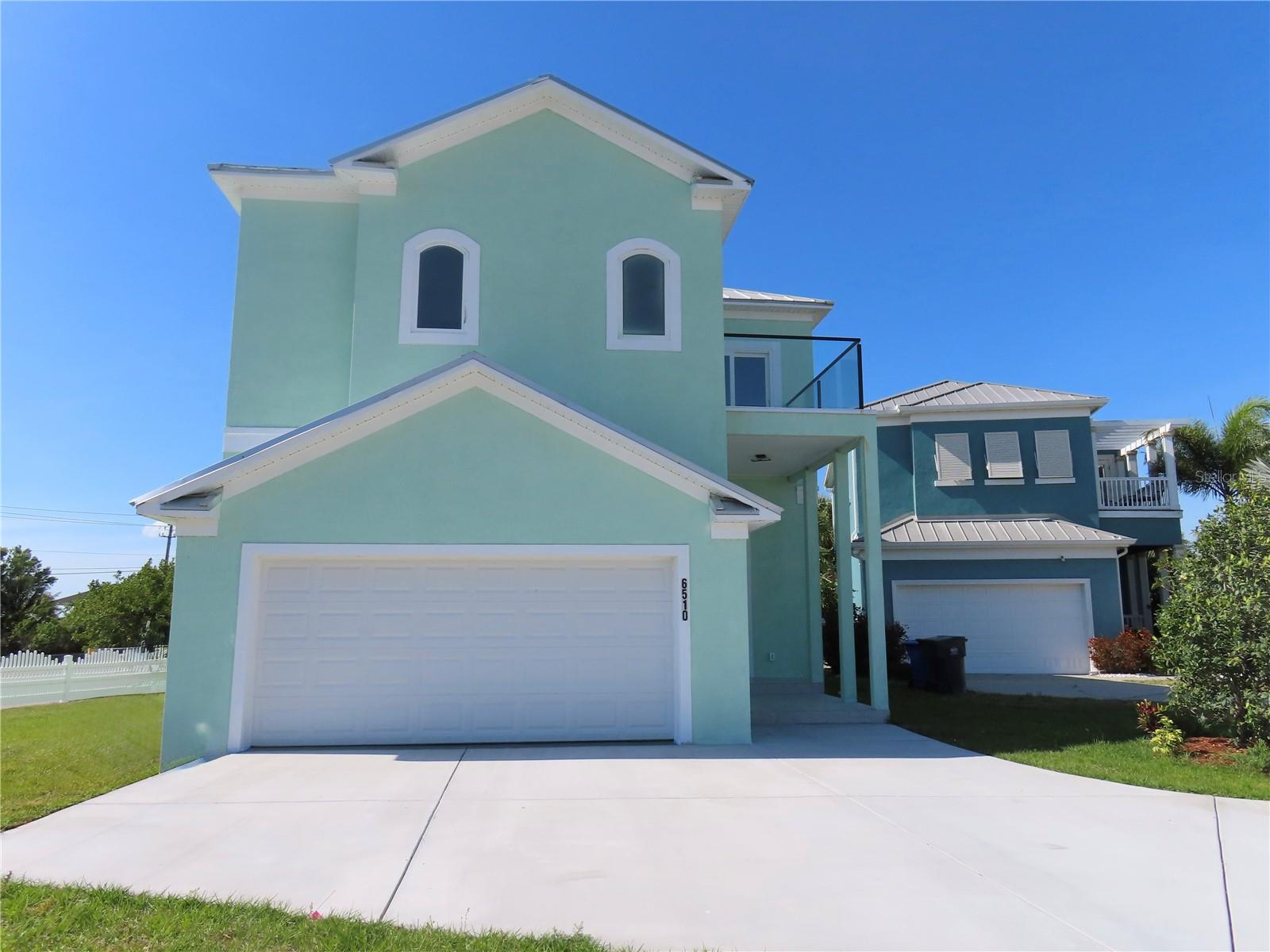 Single Family Residence in APOLLO BEACH, FL - Daniel Dourado