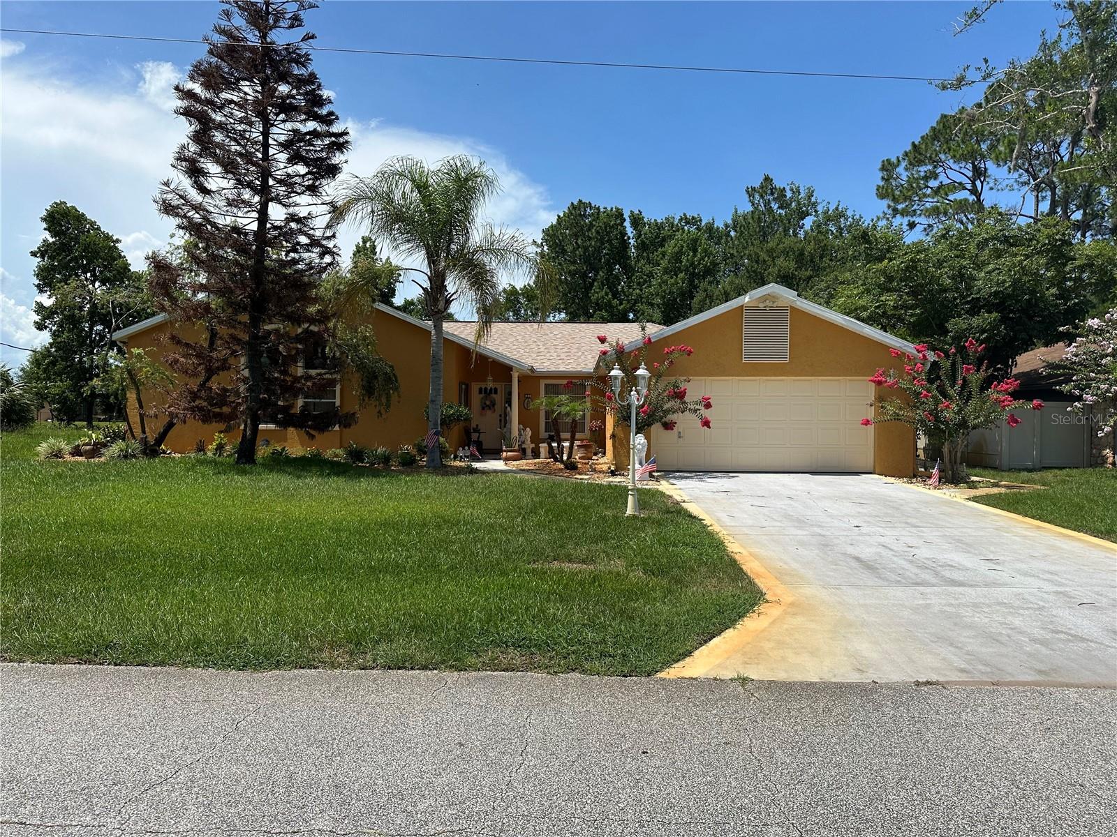Single Family Residence in PALM COAST, FL - Daniel Dourado