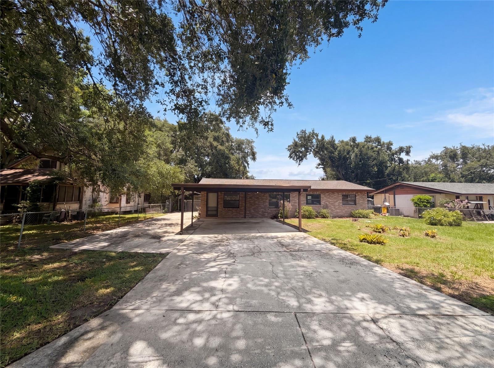 Single Family Residence in WINTER HAVEN, FL - Daniel Dourado