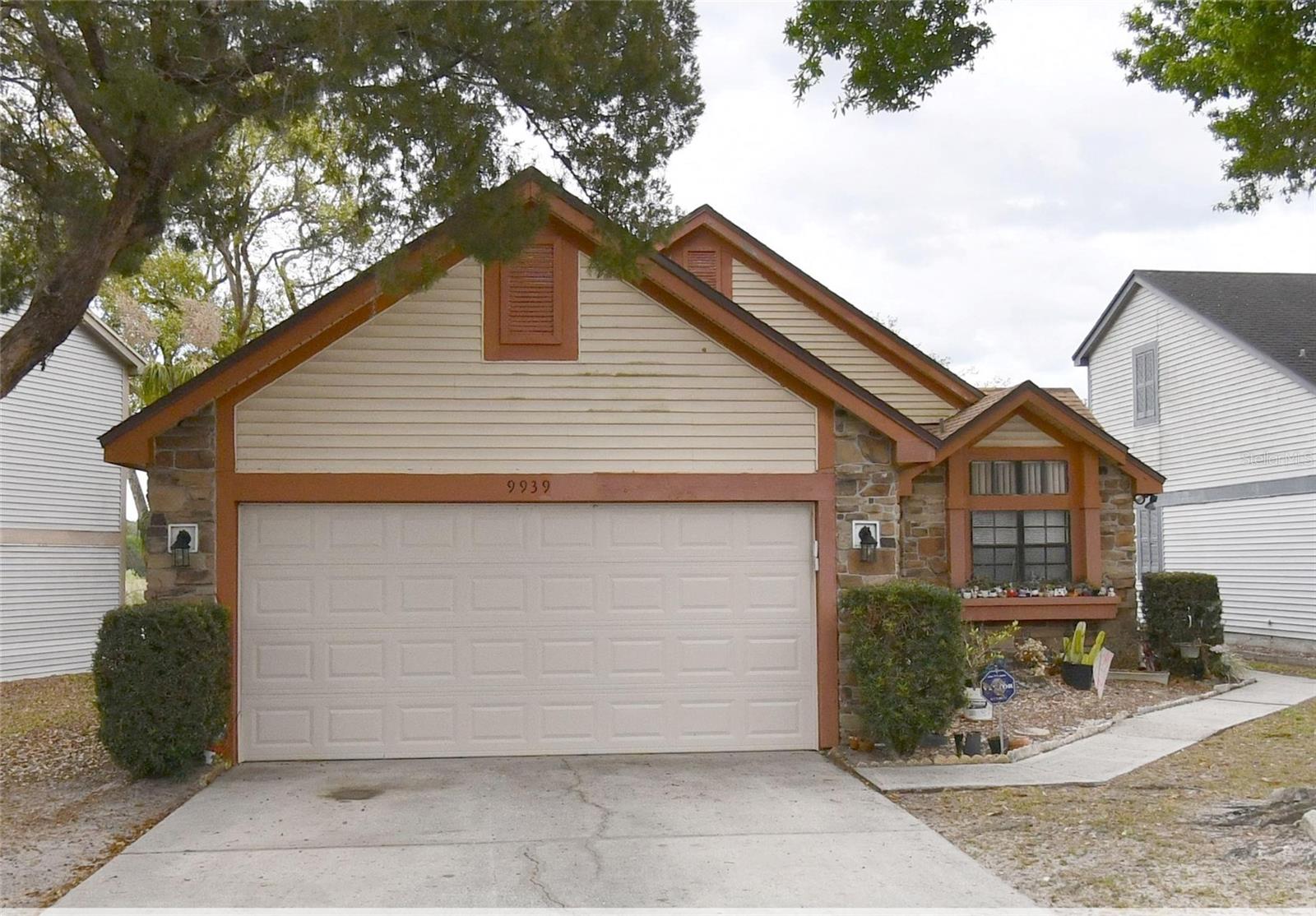 Single Family Residence em OVIEDO, FL - Daniel Dourado