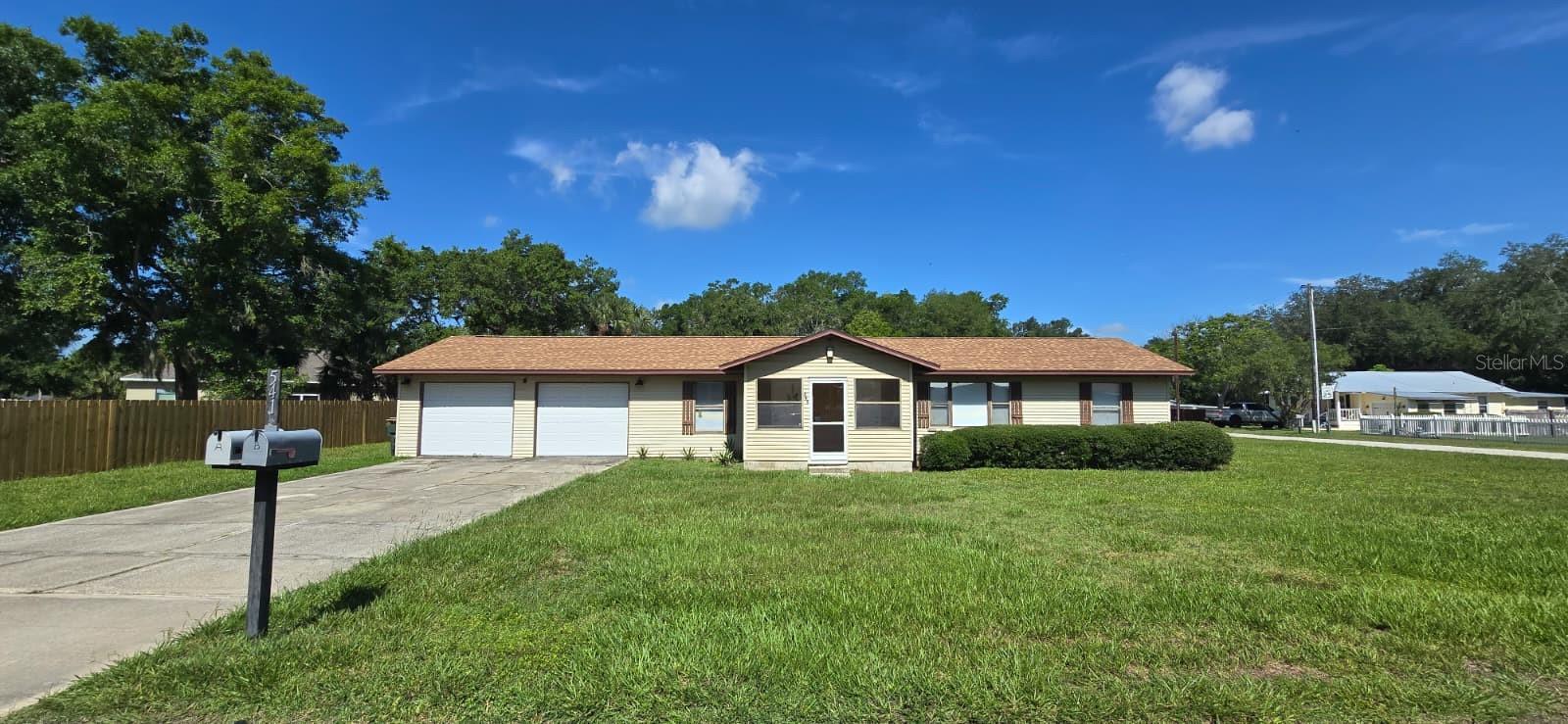 Single Family Residence in UMATILLA, FL - Daniel Dourado