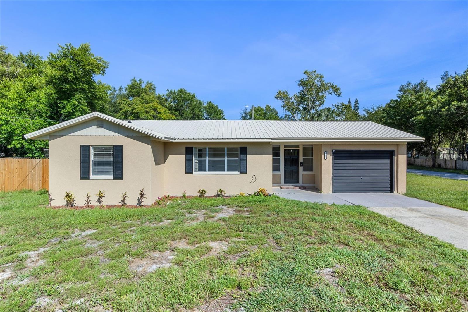 Single Family Residence in DEBARY, FL - Daniel Dourado
