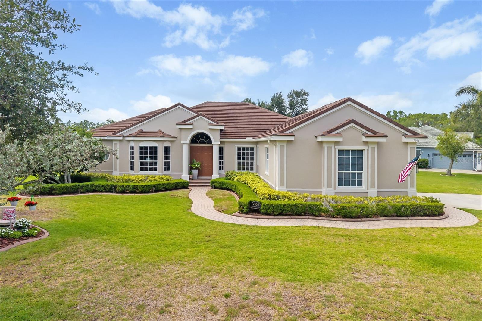 Single Family Residence in BRADENTON, FL - Daniel Dourado
