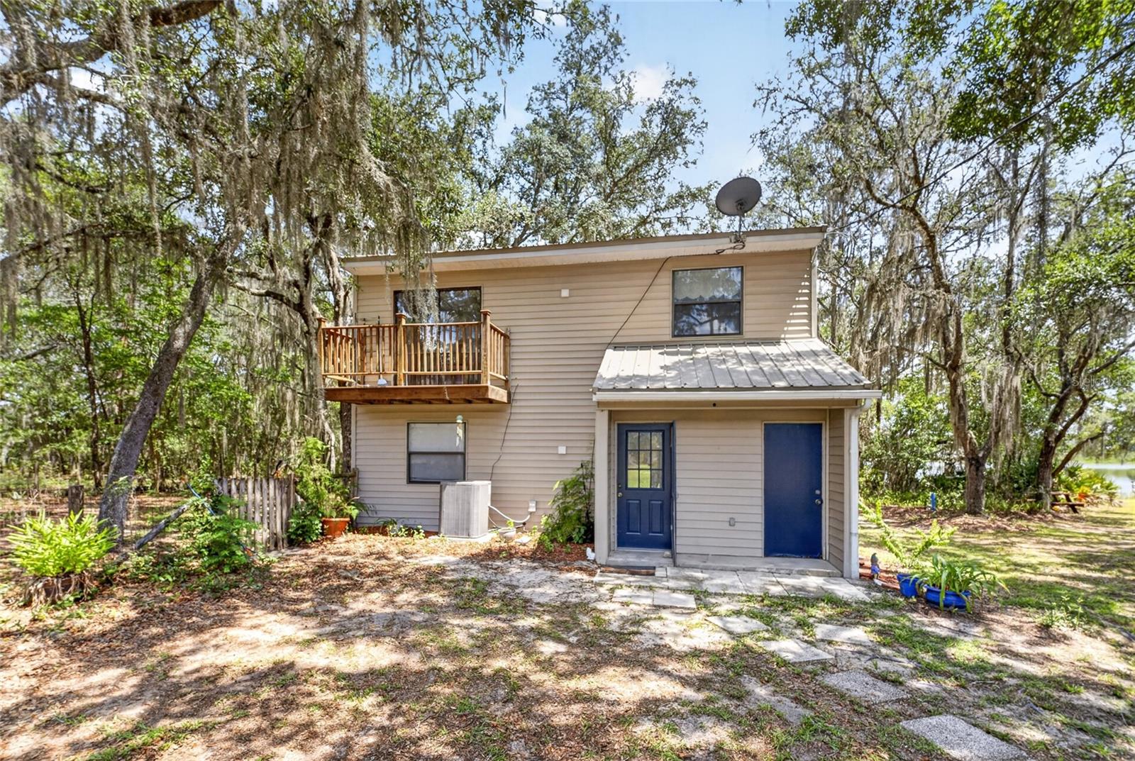 Single Family Residence in HAWTHORNE, FL - Daniel Dourado