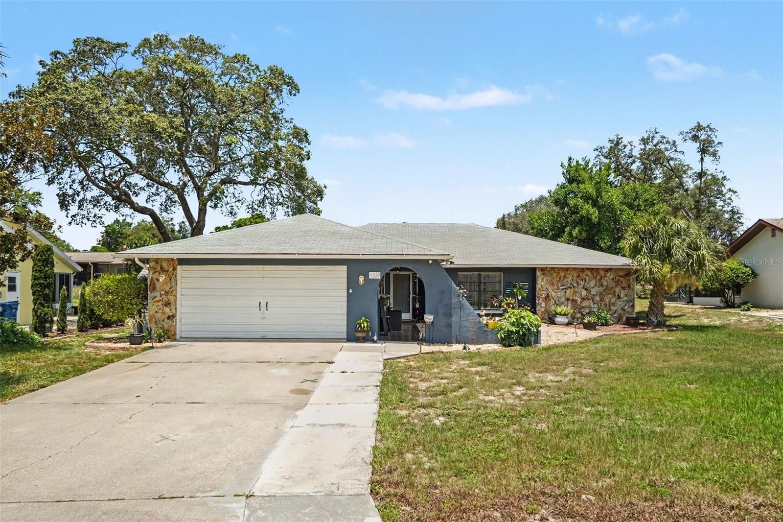 Single Family Residence em WEEKI WACHEE, FL - Daniel Dourado