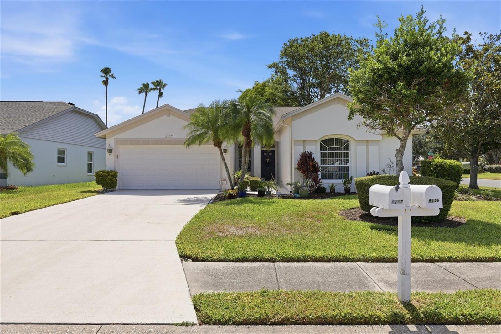 Single Family Residence in BRADENTON, FL - Daniel Dourado