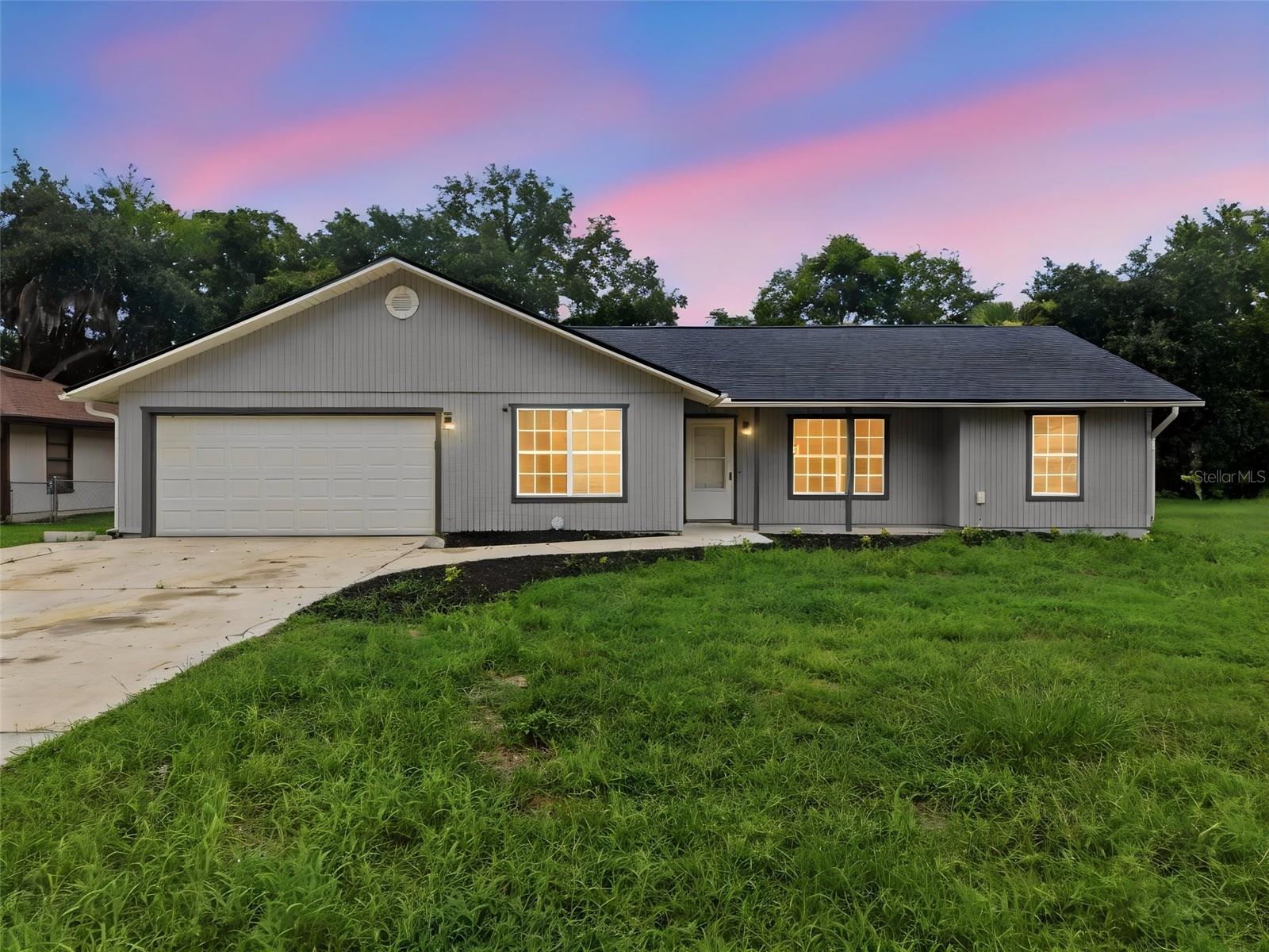 Single Family Residence in EDGEWATER, FL - Daniel Dourado