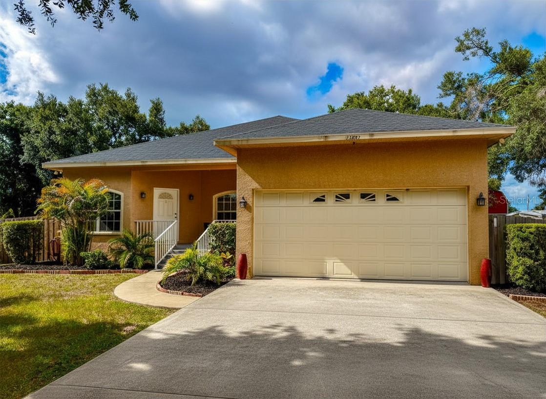 Single Family Residence in PARRISH, FL - Daniel Dourado