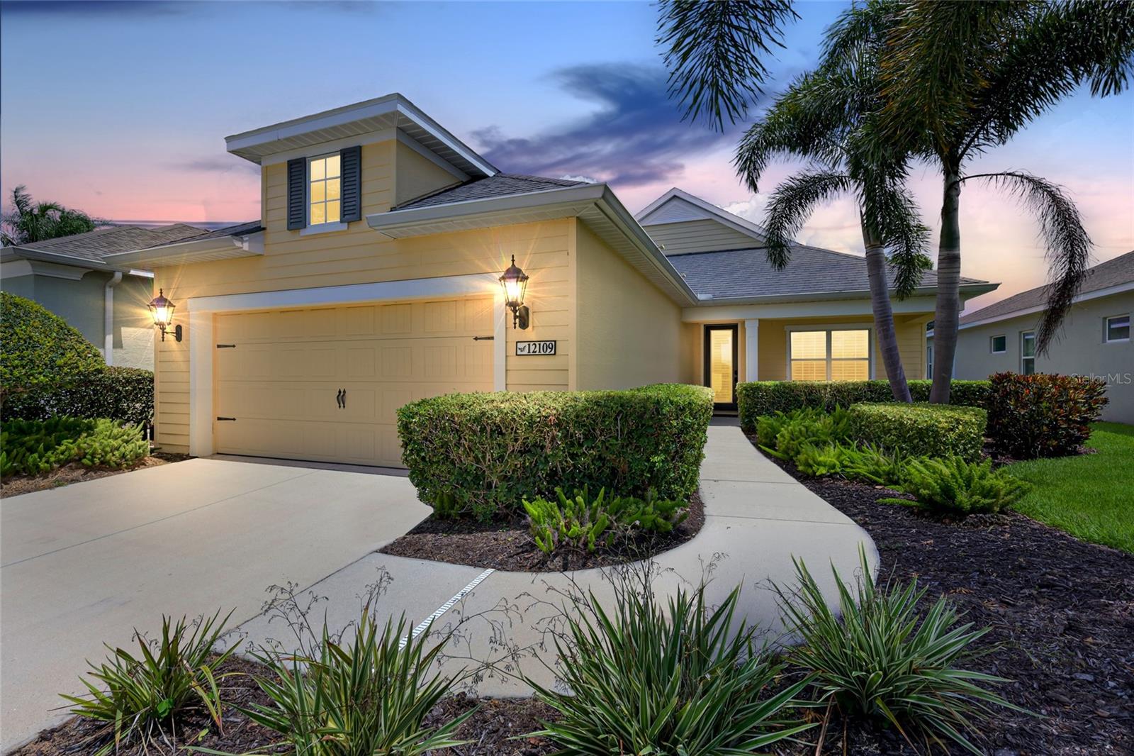 Single Family Residence in BRADENTON, FL - Daniel Dourado