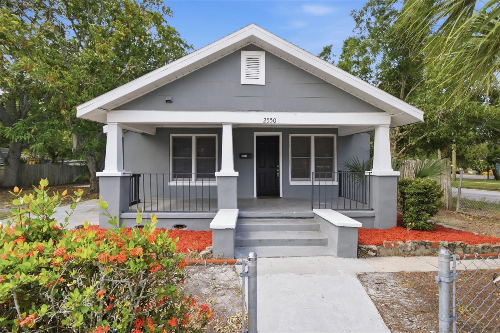 Single Family Residence in ST PETERSBURG, FL - Daniel Dourado