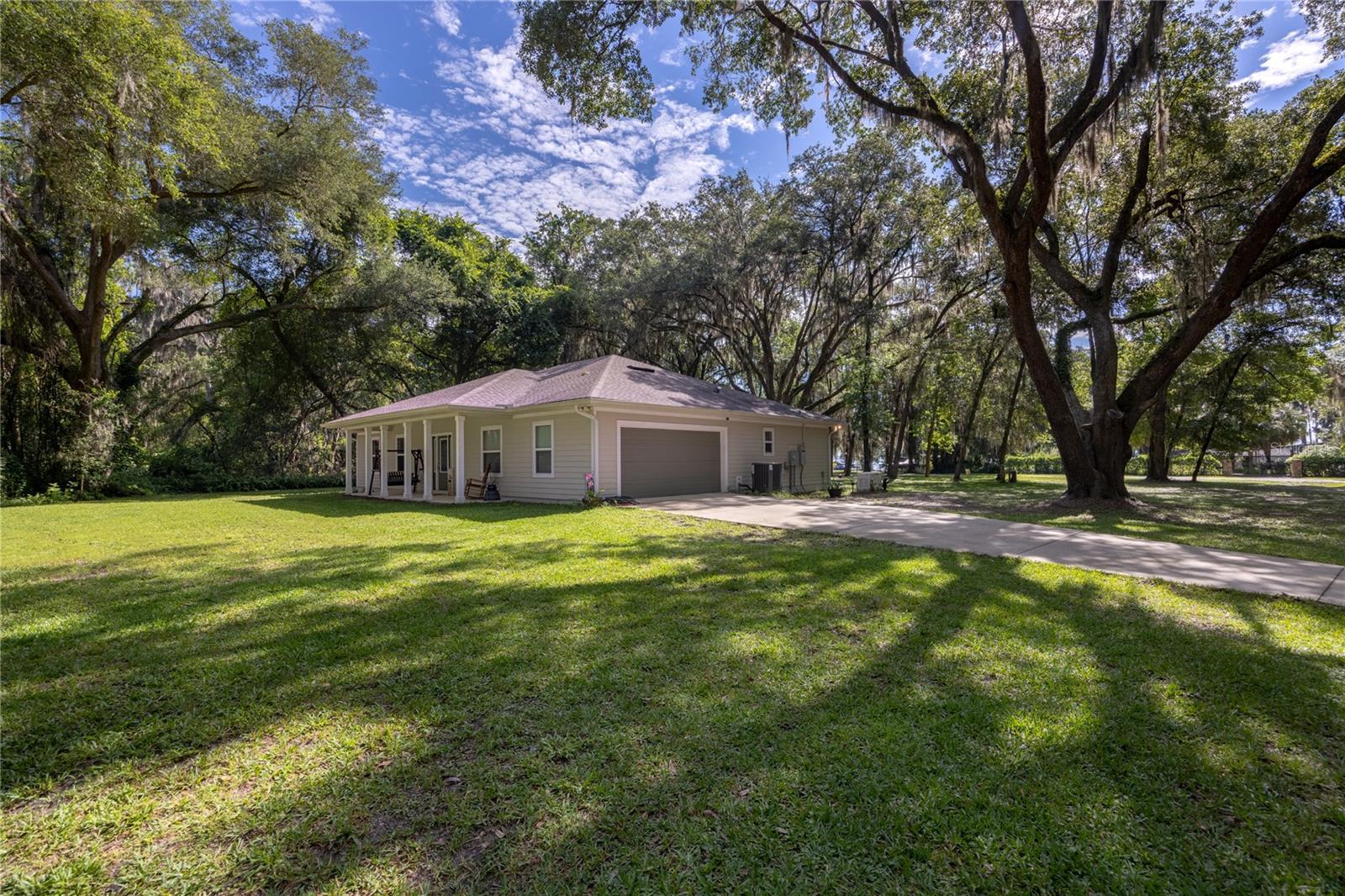 Single Family Residence in MELROSE, FL - Daniel Dourado