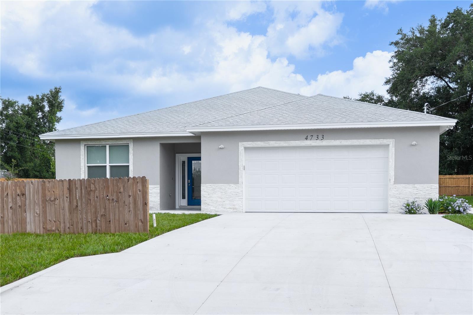 Single Family Residence in ORLANDO, FL - Daniel Dourado