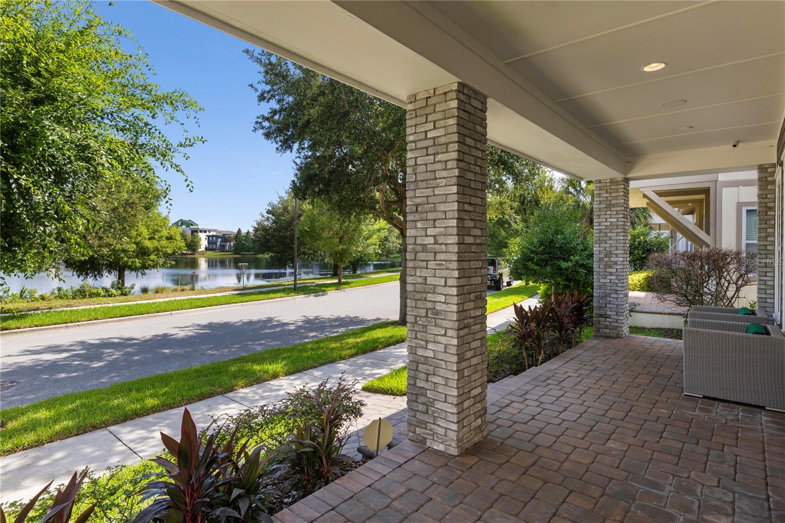 Single Family Residence in ORLANDO, FL - Daniel Dourado
