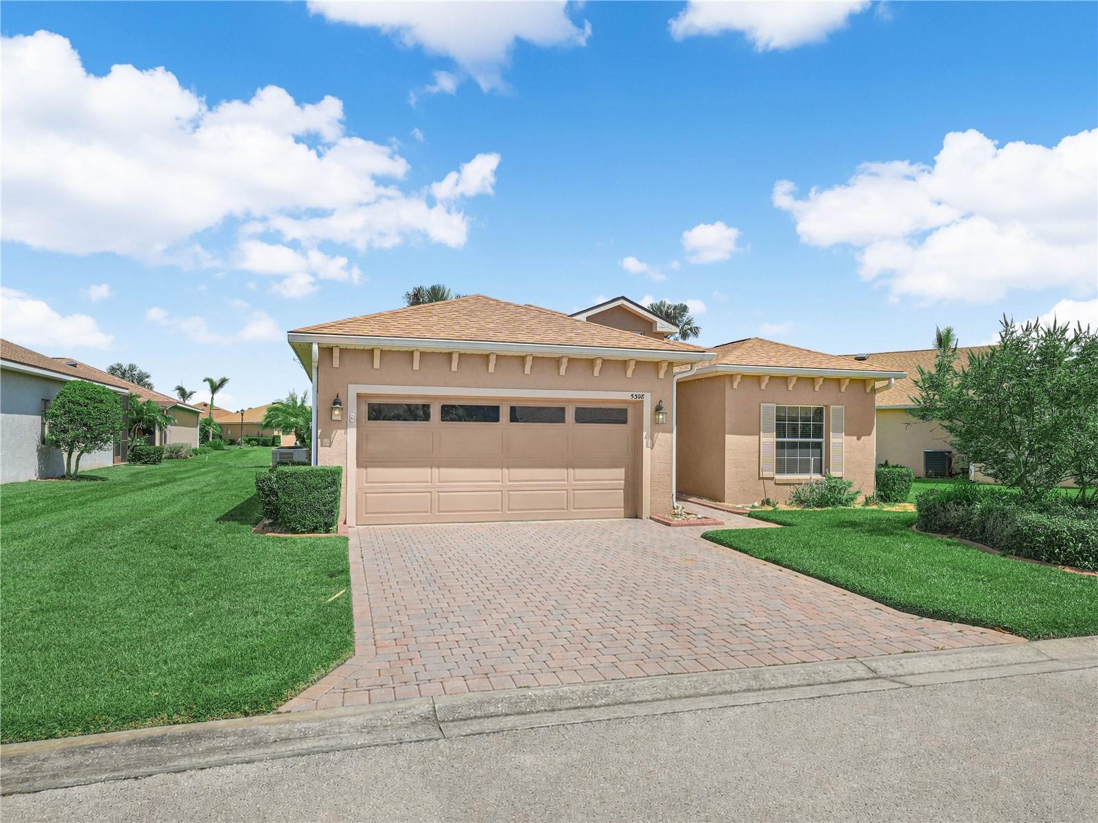 Single Family Residence in WINTER HAVEN, FL - Daniel Dourado
